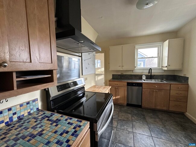 Building Photo - 1321 Willow Dr