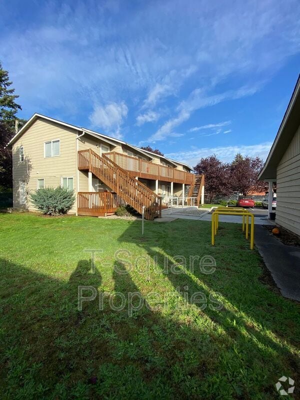 Building Photo - 717 Cedar Ave