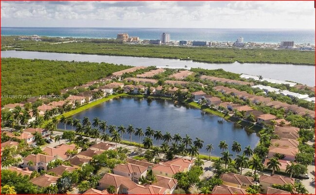Foto del edificio - 940 Doveplum Ct