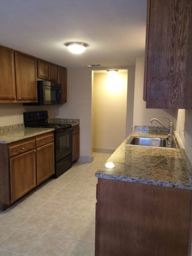 Foto del edificio - Frisco - 3/2 half duplex, 2-story, 2-car g...