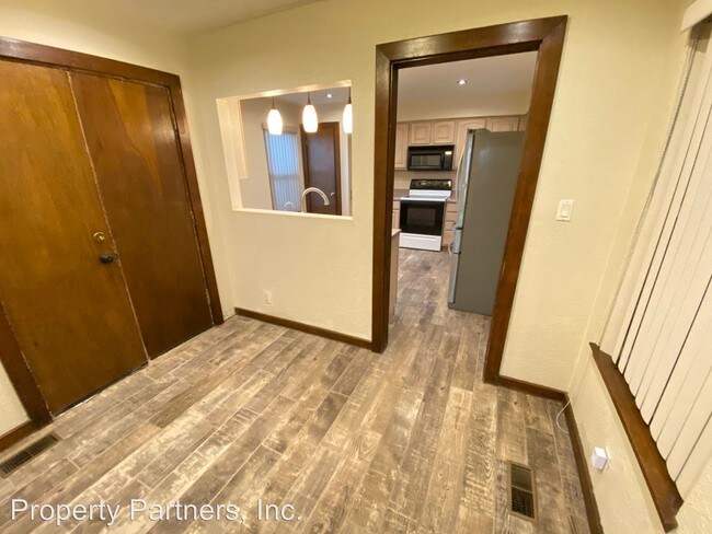 Foto del edificio - 11125 Briarwood Terrace NE