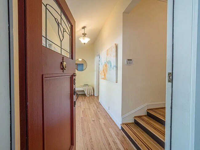 Foto del edificio - Breathtaking Elliott Bay Views & Sunset Serenity—Steps to Alki Beach!