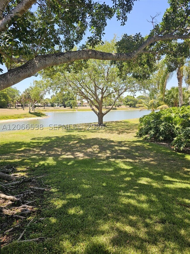 Foto del edificio - 3470 Pinewalk Dr N