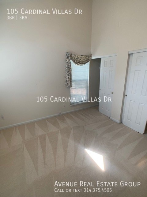 Foto del edificio - Spacious 3-Bed Condo with Bonus Room & Gar...