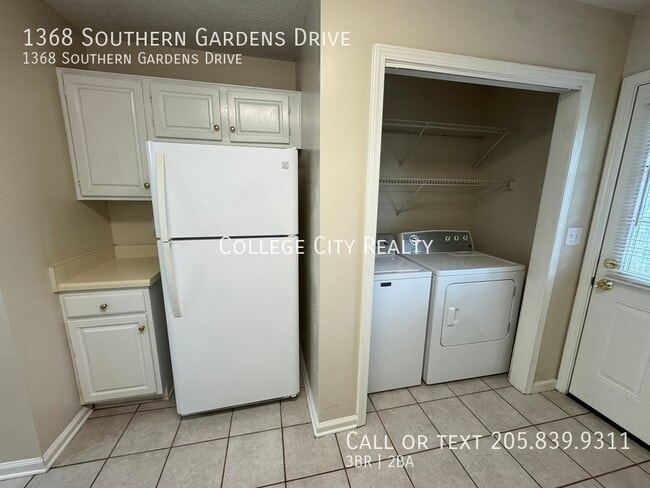 Foto del edificio - 1368 Southern Gardens Dr
