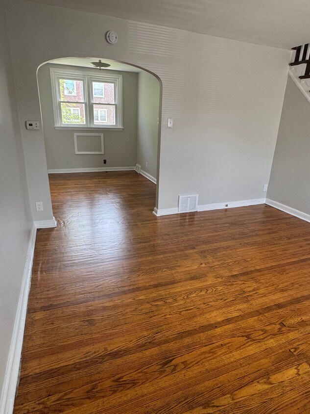 Foto principal - 4643 Weymouth St