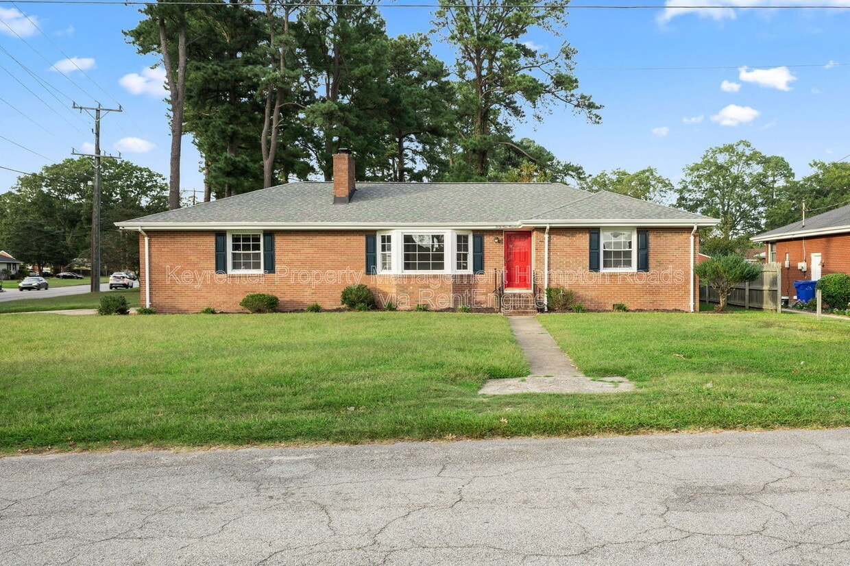 Foto principal - 4900 Briarwood Ln