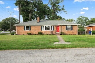 Building Photo - 4900 Briarwood Ln
