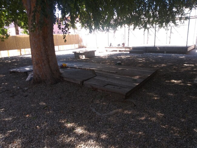 Patio trasero - 6645 Fair Ave