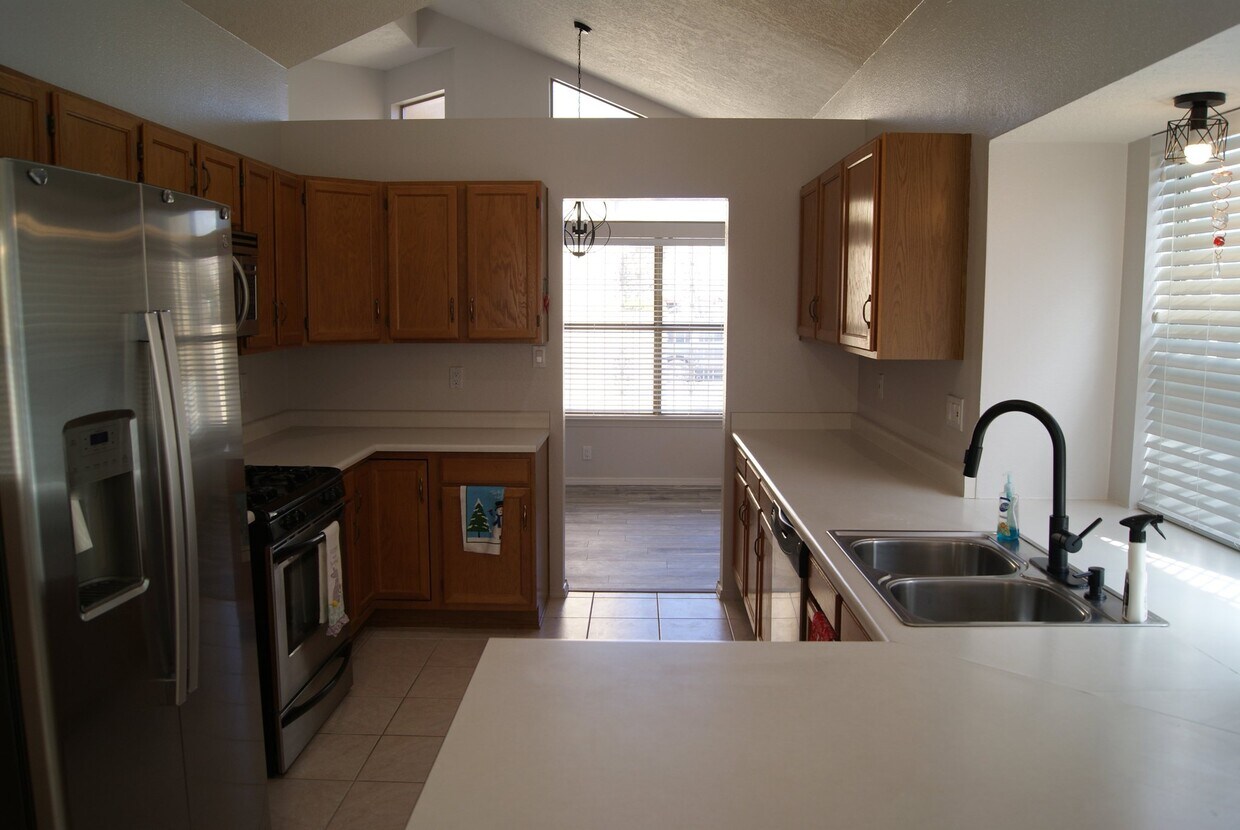 Foto del edificio - 10728 Academy Ridge Rd NE