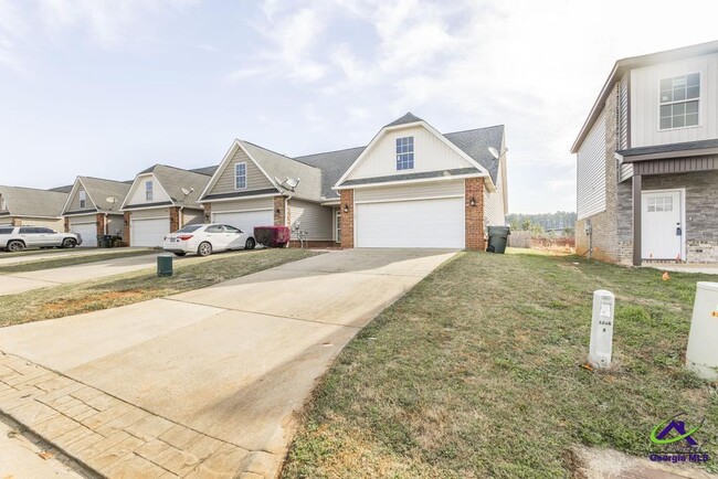 Building Photo - 206 Beau Claire Cir