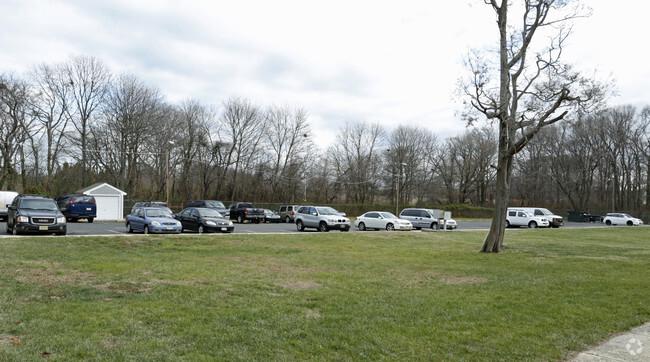 Building Photo - Willow Brook Apartments