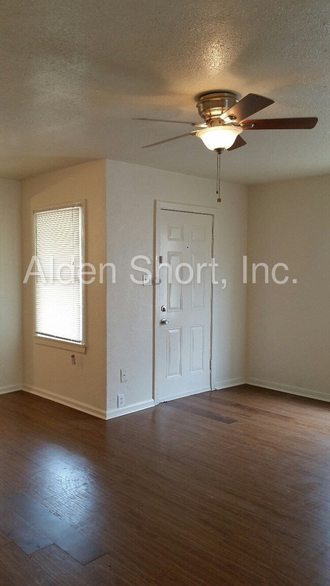 Building Photo - 6830 Red Bud Dr