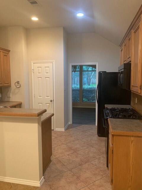 Building Photo - 20110 Emerald Cliff Ln
