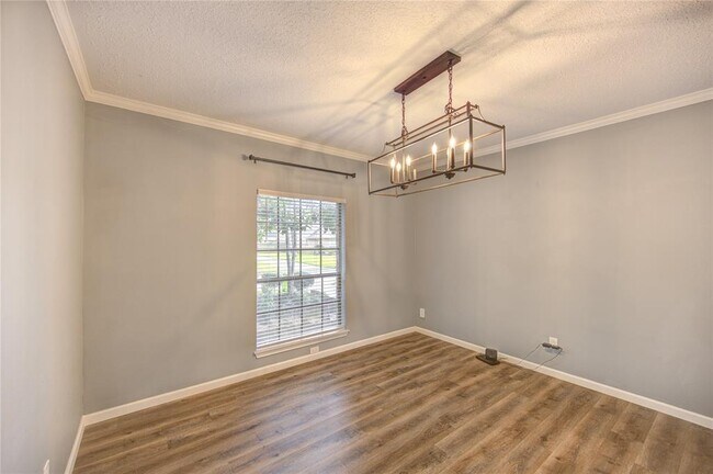 Foto del edificio - 4927 Kenlake Grove Dr
