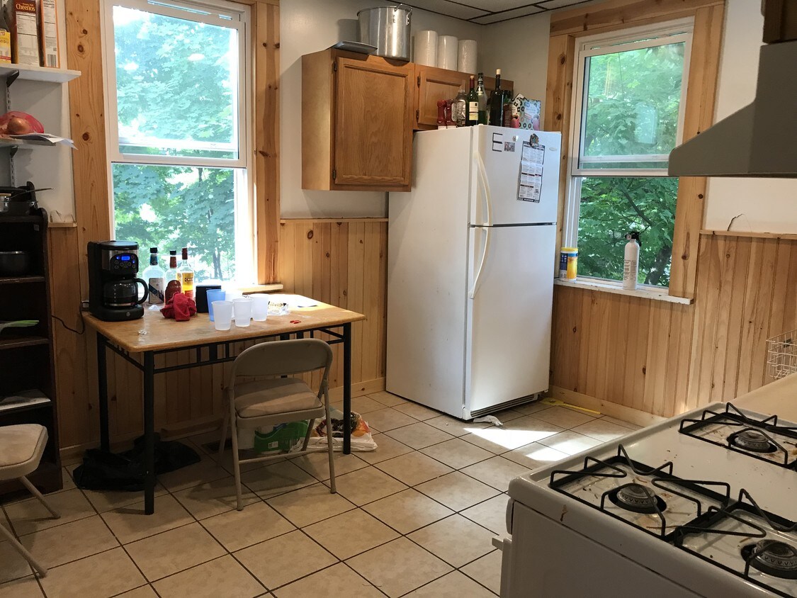 Primary Photo - 107 Williams St