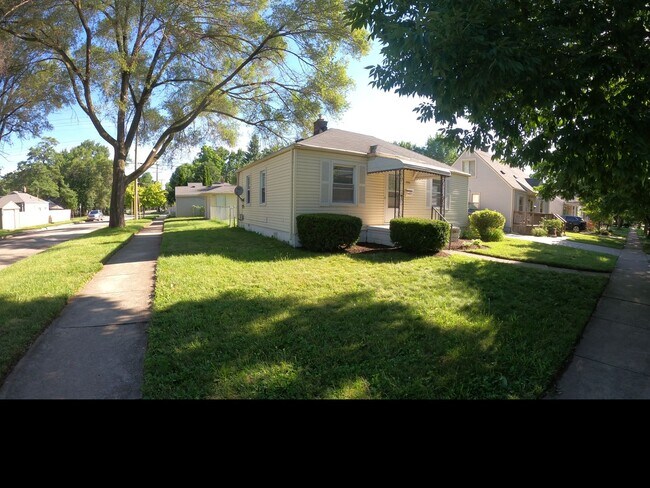 Foto del edificio - 2 bed 1 bath Royal Oak ranch