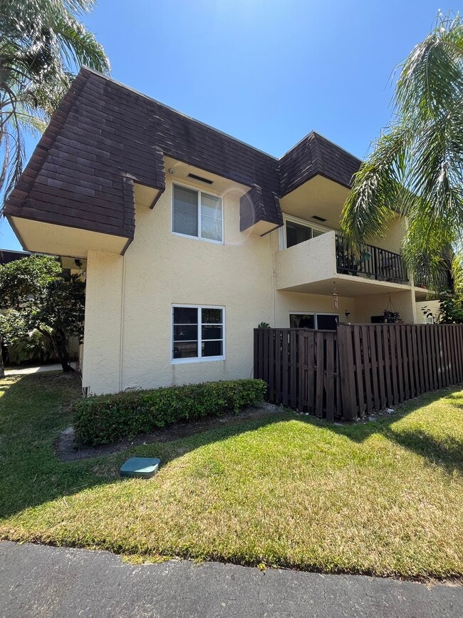 Photo - 13716 SW 90th Ave Apartment