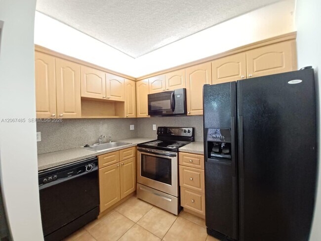 Foto del edificio - 11120 Royal Palm Blvd