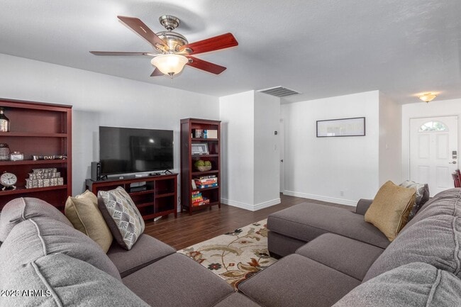 Building Photo - 3117 N 41st Pl