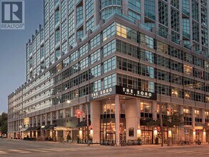 Building Photo - 350 Wellington St W