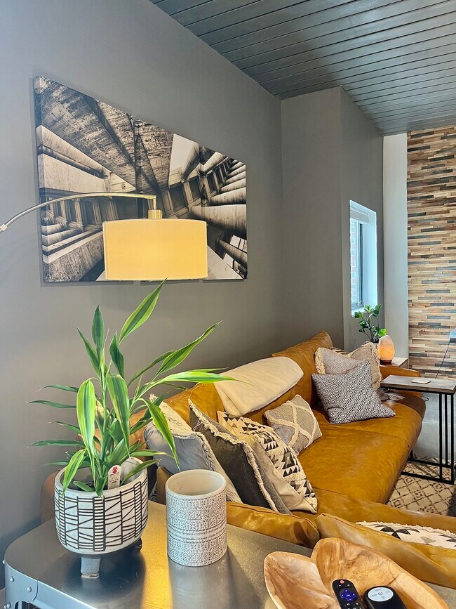 Photo - 620 Glen Iris Dr NE Apartment