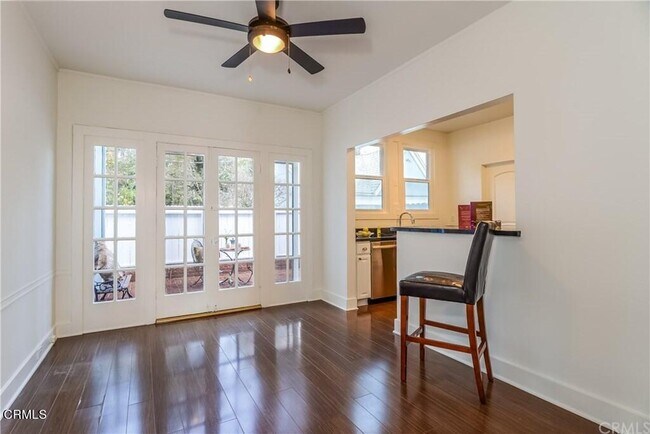 Building Photo - 833 Oakwood Pl