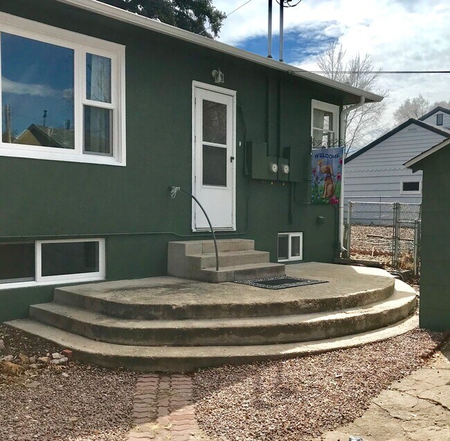 Entry for 930 1/2 - 930 N Institute St