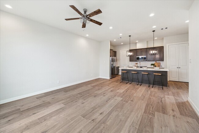 Foto del edificio - 8534 Adell Rose Ln