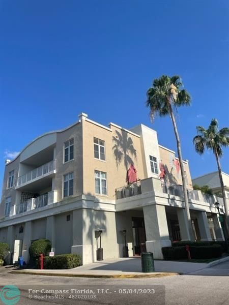 Foto del edificio - 1153 Town Center Dr