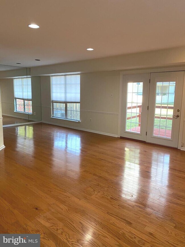 Building Photo - 1739 McNelis Dr