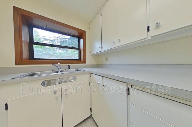 Foto del edificio - 3055 NW Tyler Ave
