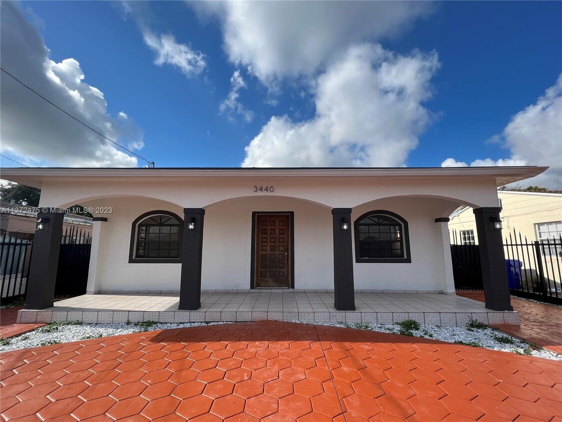 Foto principal - 3440 NW 18th St