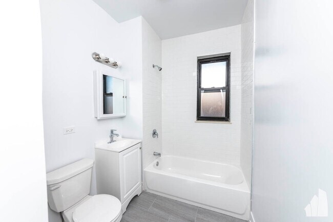 Foto del edificio - 2647 N Sawyer Ave