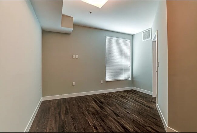 Interior Photo - 5500 NOHO