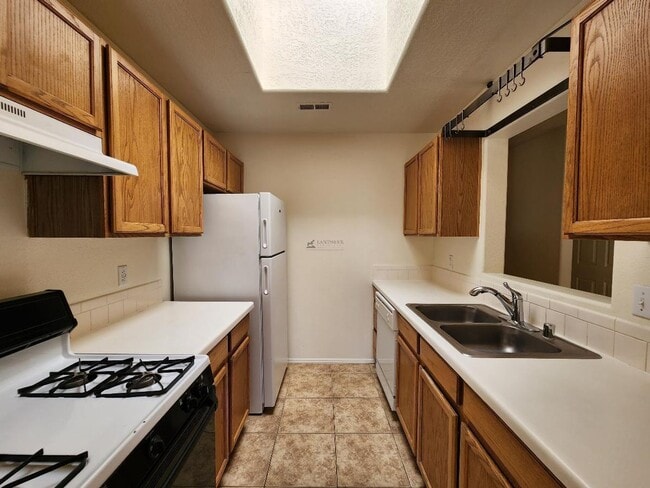 Building Photo - 3353 Vista Del Prado Ct