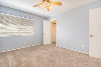 Building Photo - 302 Lochnell Dr Building Photo - 302 Lochnell Dr