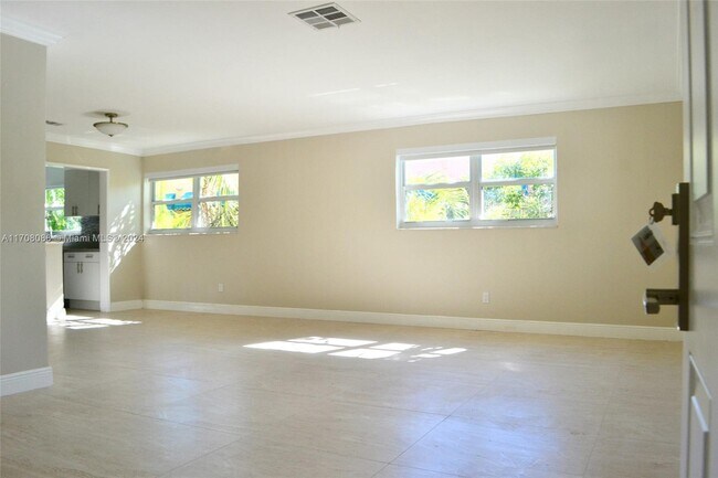Building Photo - 3401 S Le Jeune Rd