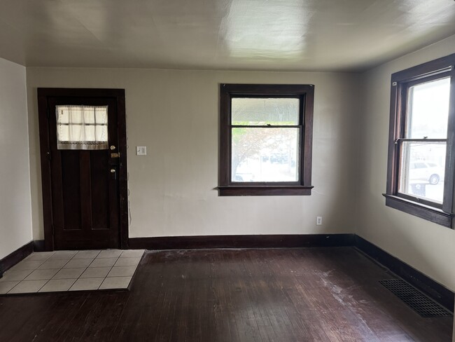 Building Photo - 2019 Short St