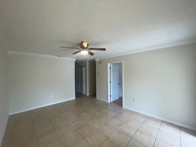 Photo - 2/1 FOR RENT in Ft. Pierce - Middle Unit - Triplex House