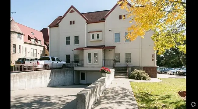 Building Photo - 330 Ridgeland Avenue