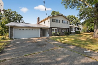 Building Photo - 2214 Windsong Trail