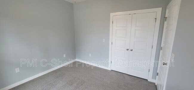 Building Photo - 5454 Medina Rd