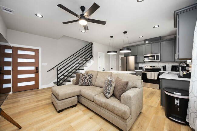 Building Photo - 2409 Dolly Wright St