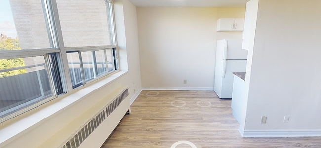 Photo du bâtiment - 1BD +1BATH Located in the heart of Etobicoke