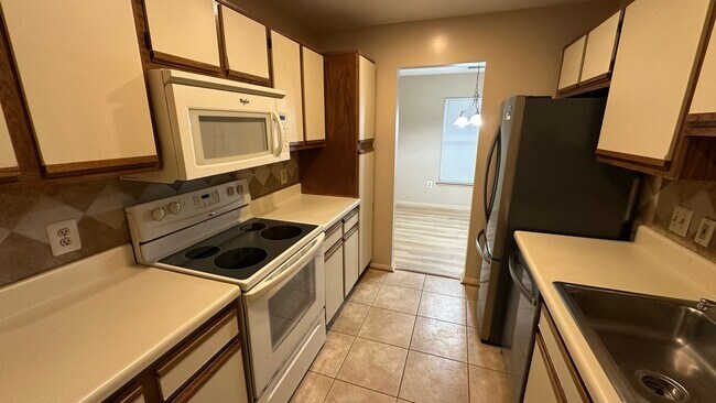 Foto del edificio - Spacious one bedroom condo located in the summer ridge community!