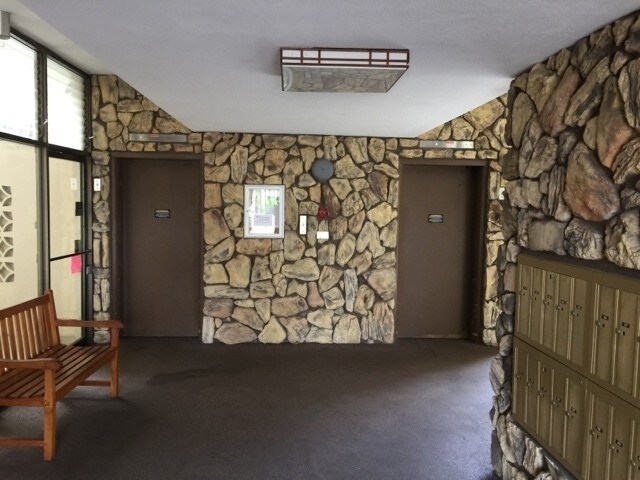 Foto del edificio - Hale O Kalani 2/1/1 Condo