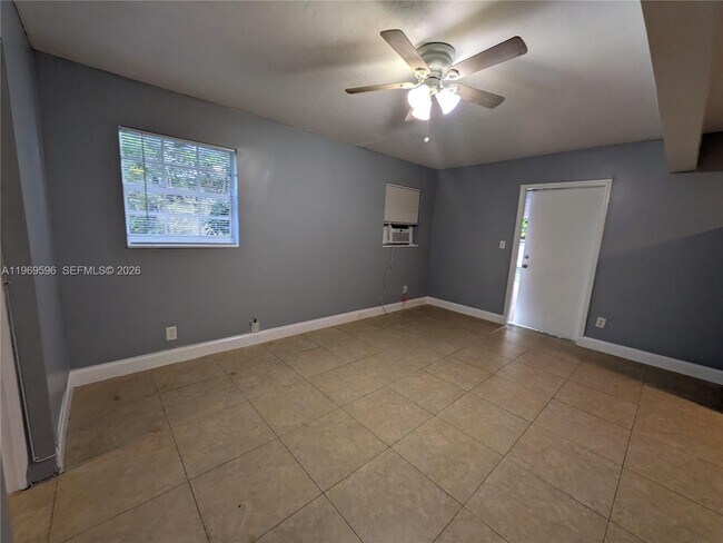 Foto del edificio - 5820 NW 14th Ct