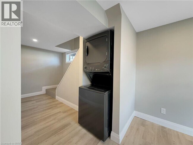 Building Photo - 47 Evelyn St