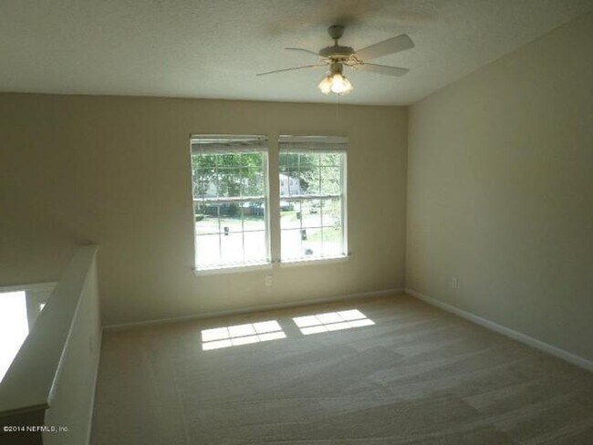 Building Photo - Beautiful 3/2 Townhome